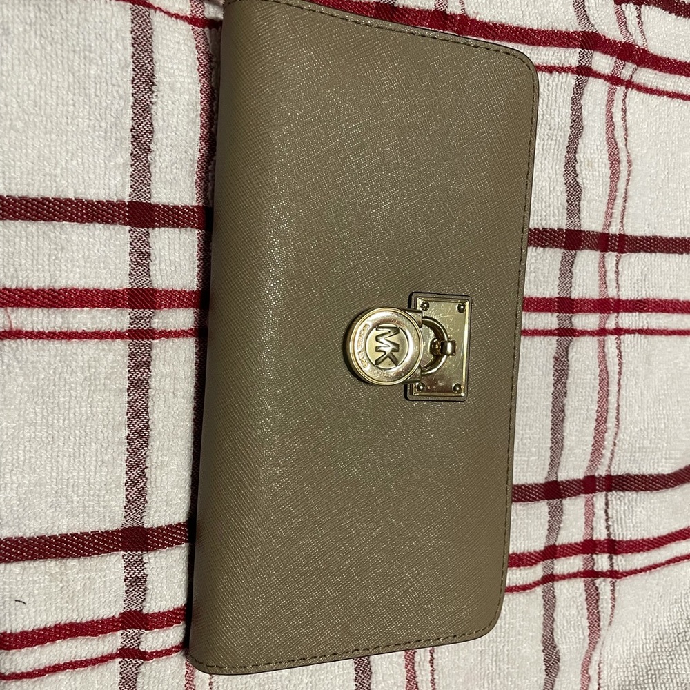 Michael Kors wallet EUC